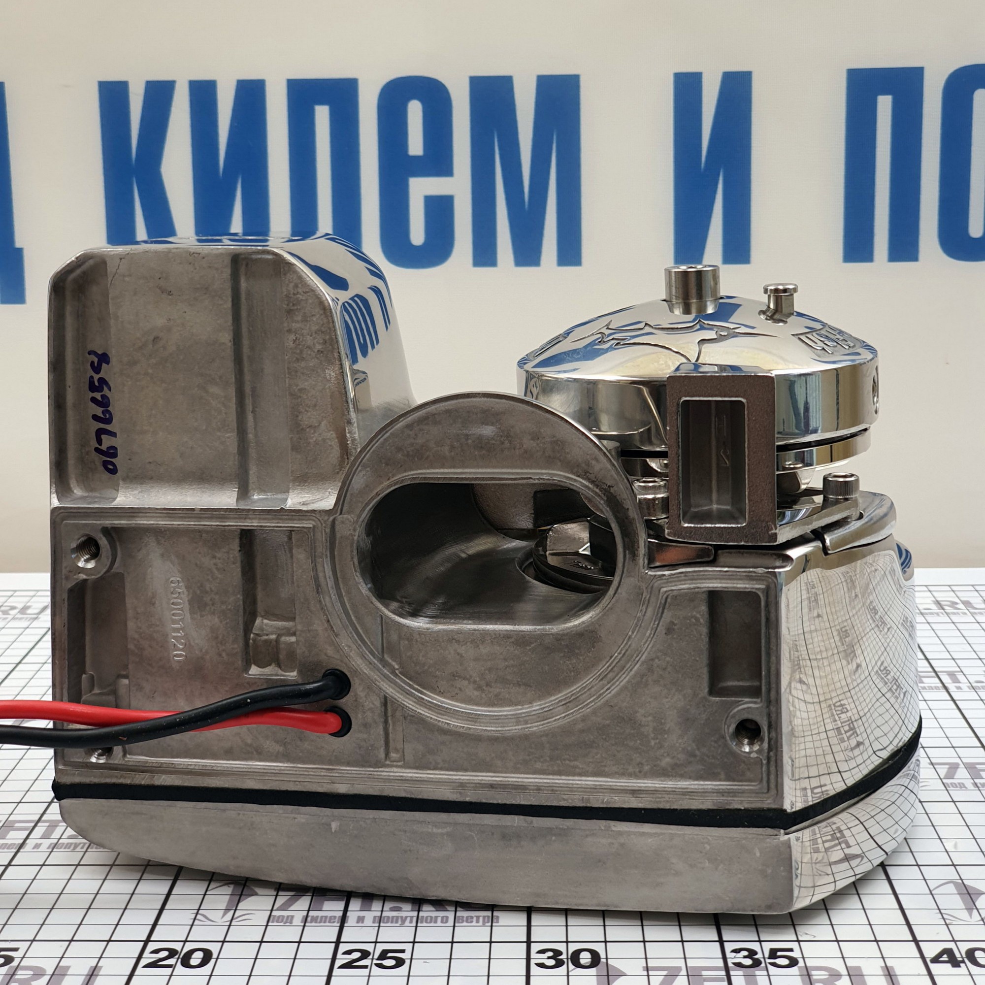 Брашпиль с автоматическим свободным ходом Lewmar Pro Fish 700 12 В 6 мм